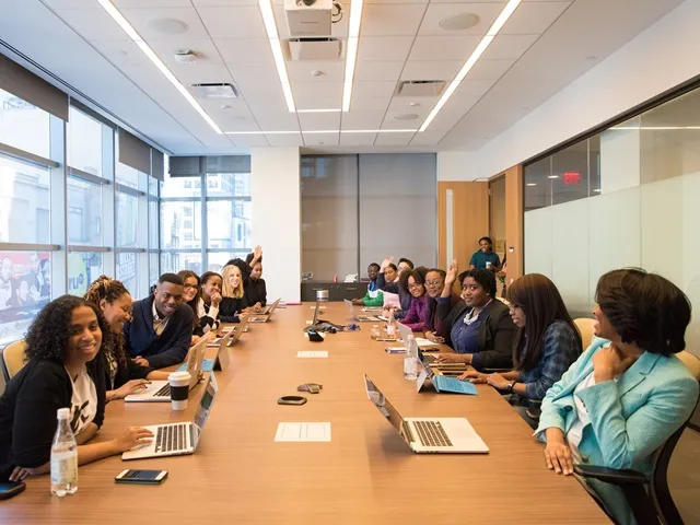 Gra A boardroom full of people